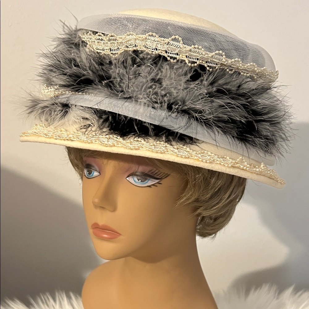 Wool  Cream and Gray Feathered Women's Hat. OS💕. NWT